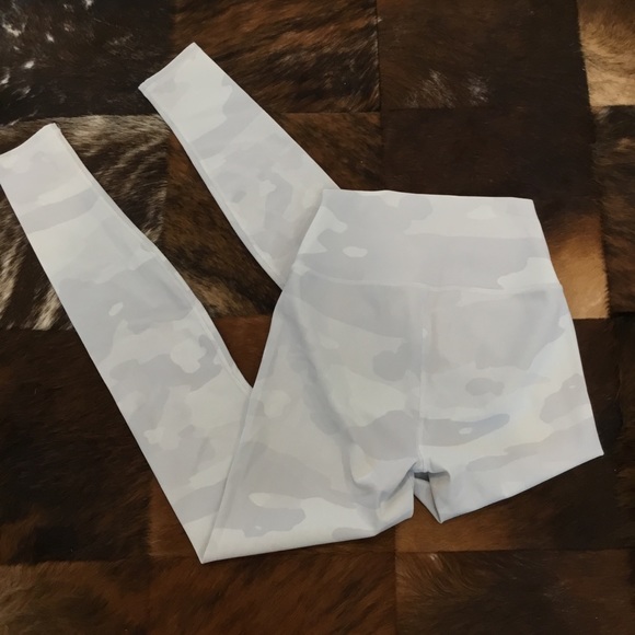 Alo Vapor High Waist White Camo Leggings - Picture 3 of 4